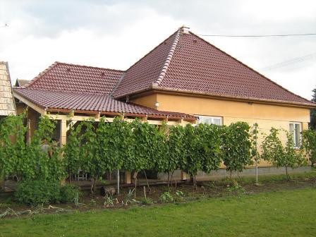 stav po rekonštrukcii so strešnou krytinou Bramac